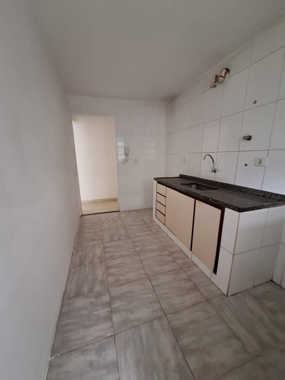 ALUGA-SE EXCELENTE APT  TÉRREO 2 DORMITÓRIOS COM 60 METROS² NO JD PINHEIROS EM PIRITUBA - SP.  LOCALIZAÇÃO PREVELIGIADA EM PARTE NOBRE DE PIRITUBA, PX AVENIDA ANASTACIO,  SUPERMERCADO CARREFOUR, FARMÁCIAS, CORREIOS, ACADEMIAS, COLÉGIOS, ESTAÇÃO DE TREM E TERMINAL DE ÓNIBUS ( TERMINAL PIRITUBA).   