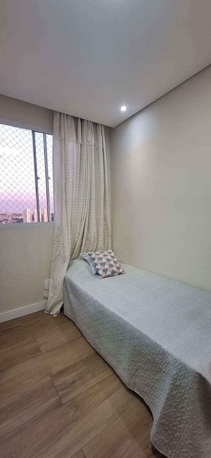 ALUGA-SE LINDO APARTAMENTO 2 DORMITORIOS NA CITY BUSSOCABA COM PLANEJADOS NA COZINHA.