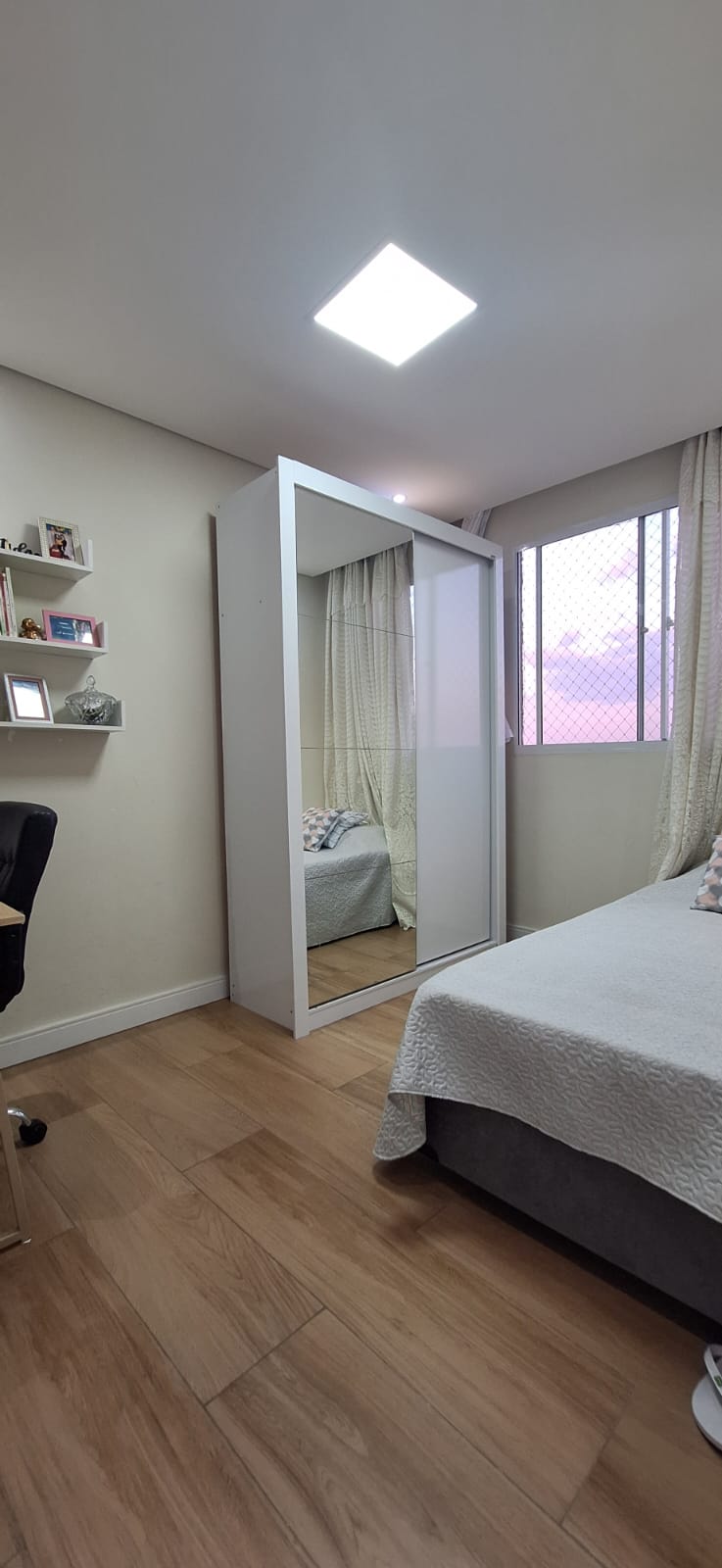 ALUGA-SE LINDO APARTAMENTO 2 DORMITORIOS NA CITY BUSSOCABA COM PLANEJADOS NA COZINHA.