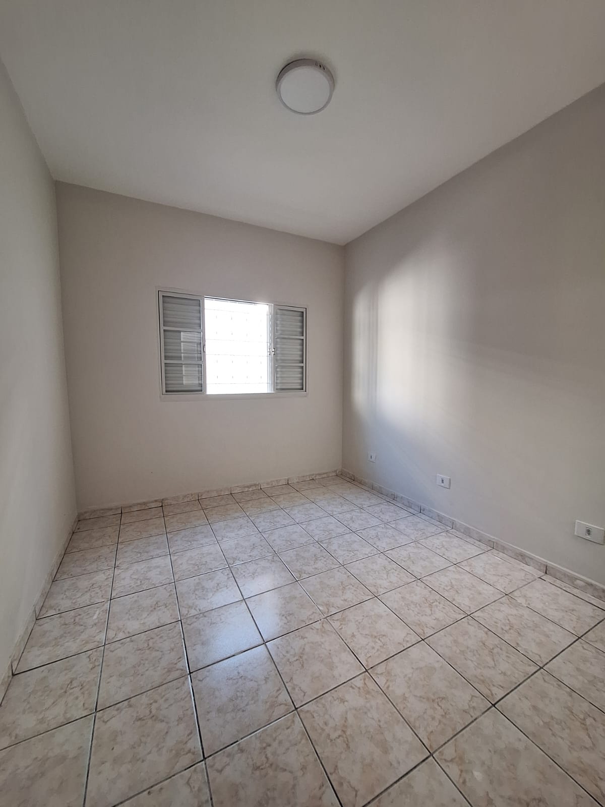 ÓTIMA OPORTUNIDADE PRA QUEM BUSCA IMÓVEL P LOCAÇÃO PRÓXIMO A ESTAÇÃO DE TREM.