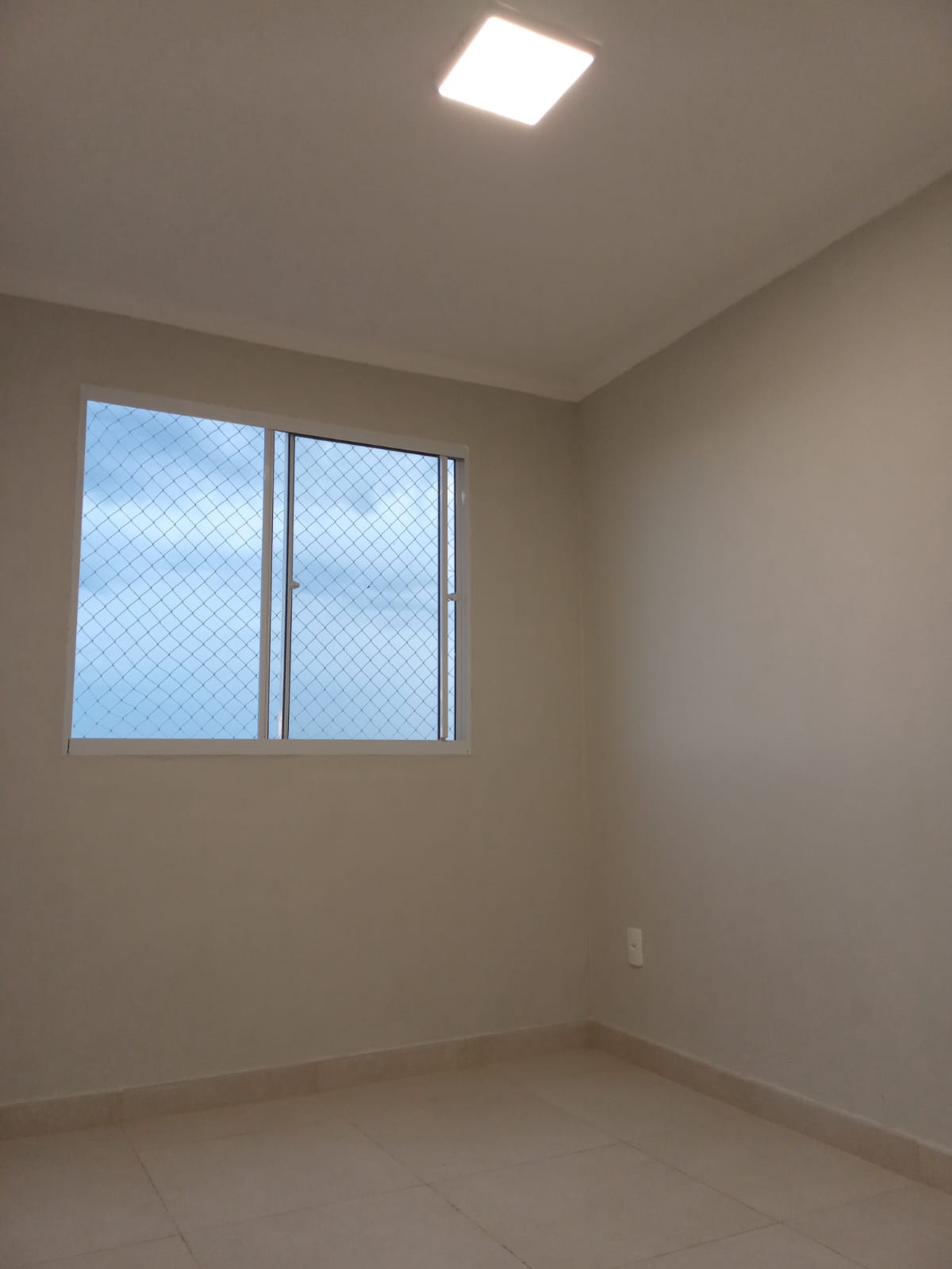 VENDE-SE LINDO APT COM ENTRADA DE 100 MIL REAIS E ACETAMOS FAZER CONTRATO DE GAVETA ( NÃO  PRECISA FAZER FINANCIAMENTO). 