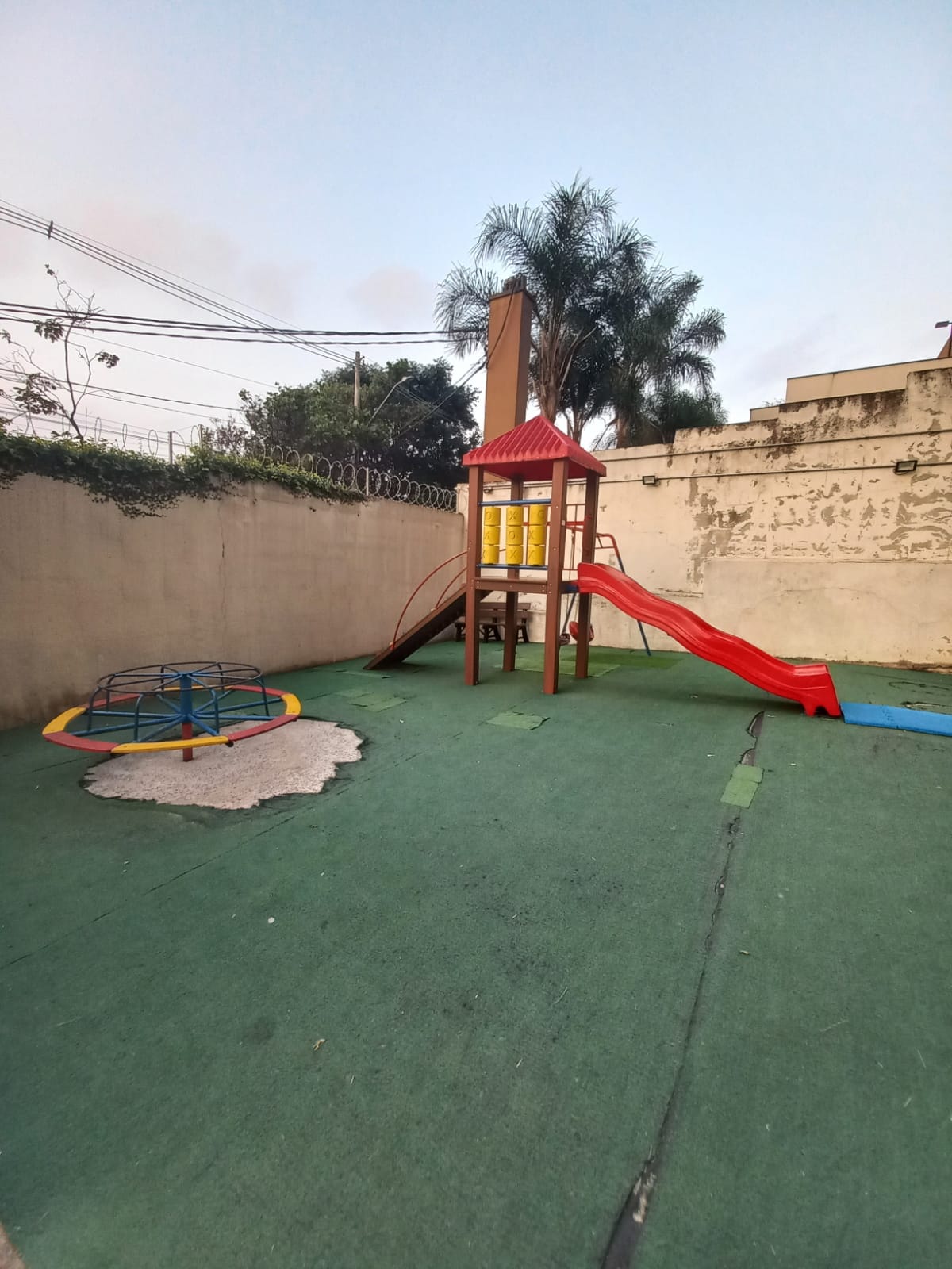 VENDE-SE EXCELENTE APT 2 DORMITÓRIOS NO JD SÃO PEDRO- OSASCO.