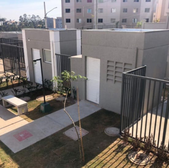 VENDE-SE APT  2 DORMITÓRIOS COM ENTRADA DE 55 MIL REAIS E ACETAMOS FAZER CONTRATO DE GAVETA ( NÃO  PRECISA FAZER FINANCIAMENTO).   