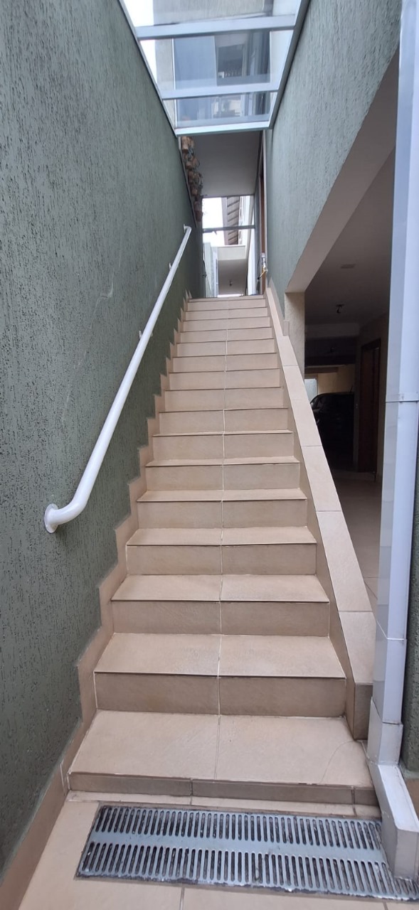 VENDE-SE CASA COM 3 SUITES!  Jardim Bela Vista, ao lado da Av. Santo Antônio