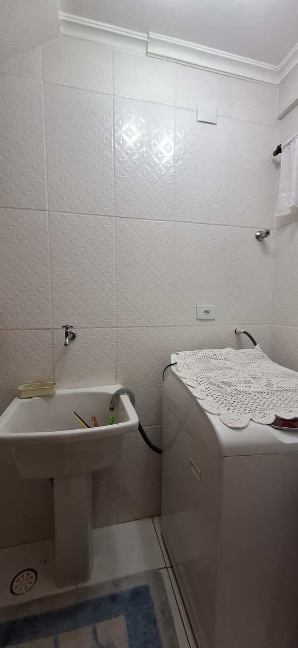 VENDE-SE CASA COM 3 SUITES!  Jardim Bela Vista, ao lado da Av. Santo Antônio