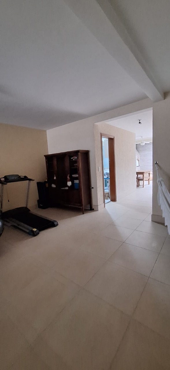 VENDE-SE CASA COM 3 SUITES!  Jardim Bela Vista, ao lado da Av. Santo Antônio