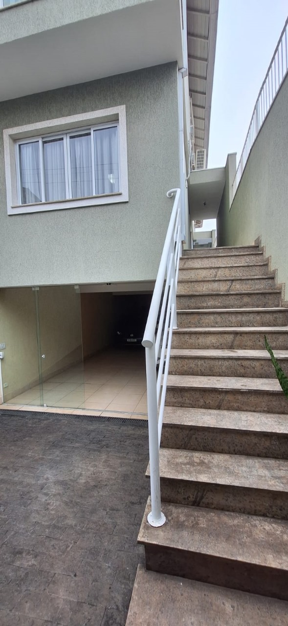 VENDE-SE CASA COM 3 SUITES!  Jardim Bela Vista, ao lado da Av. Santo Antônio