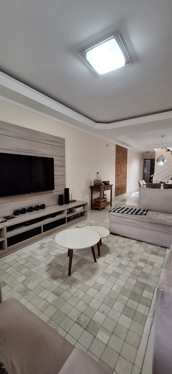 VENDE-SE CASA COM 3 SUITES!  Jardim Bela Vista, ao lado da Av. Santo Antônio