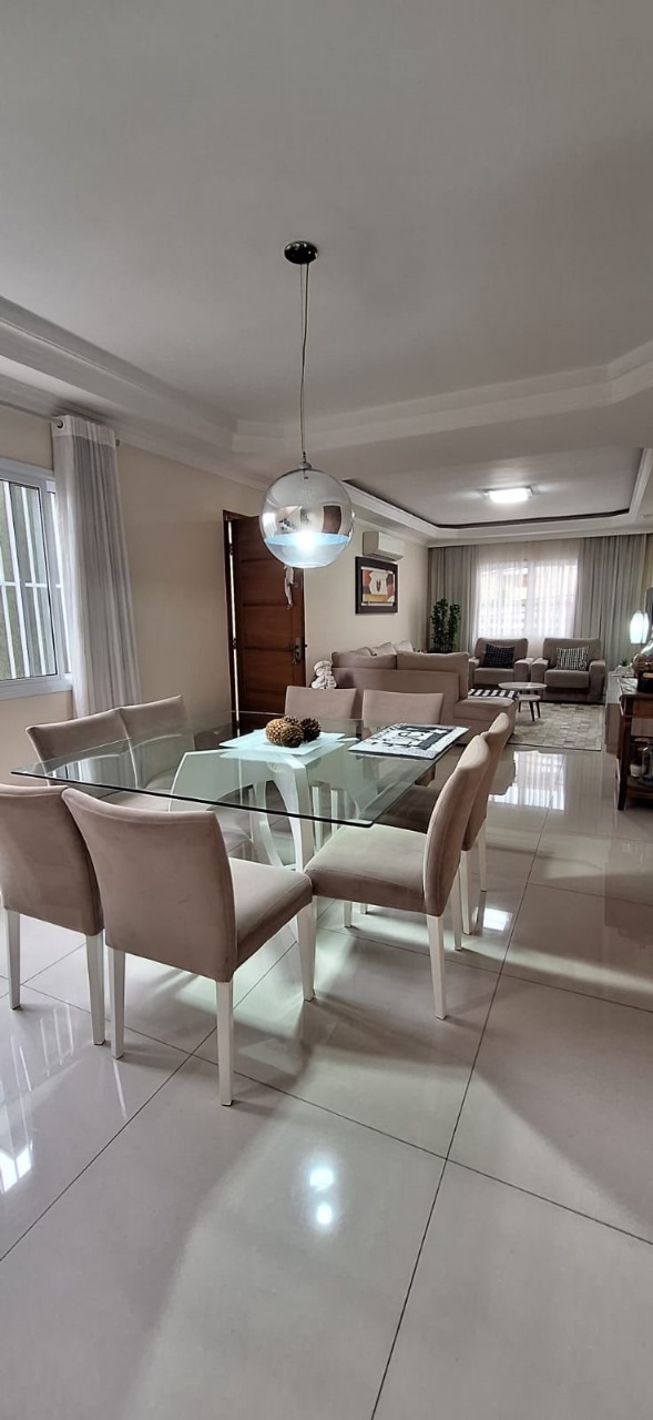VENDE-SE CASA COM 3 SUITES!  Jardim Bela Vista, ao lado da Av. Santo Antônio