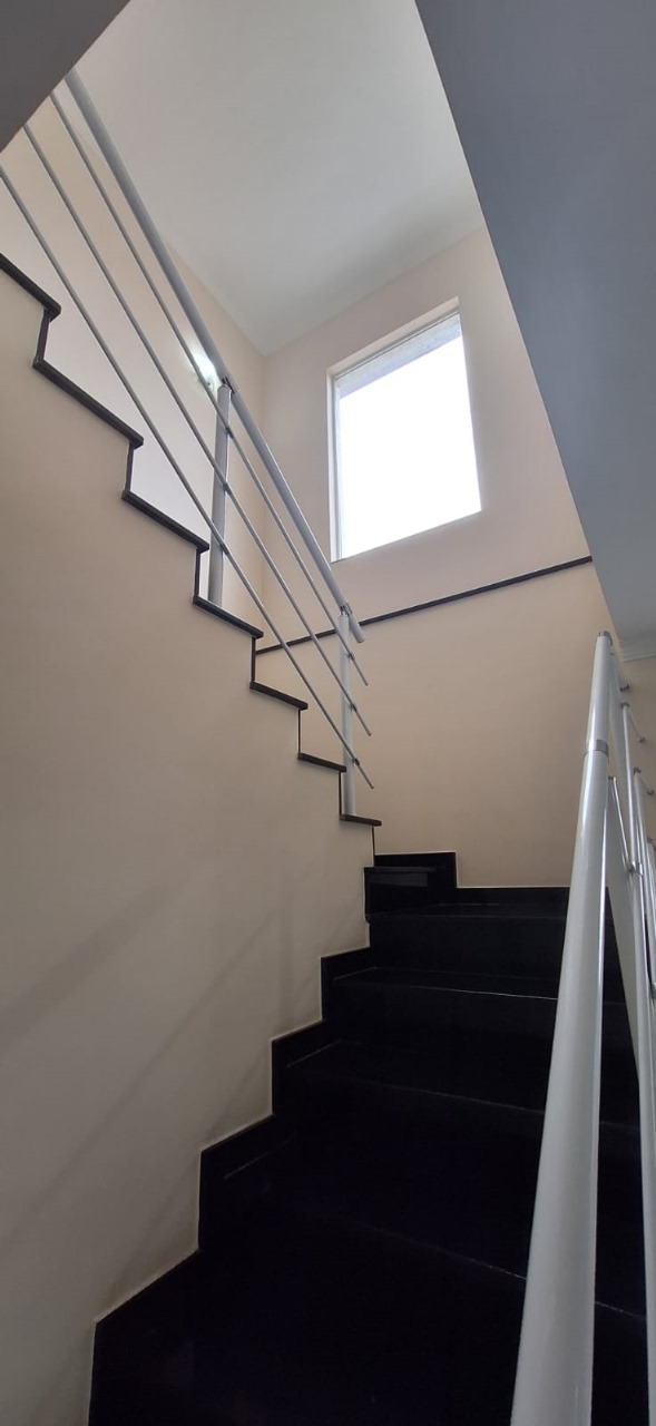 VENDE-SE CASA COM 3 SUITES!  Jardim Bela Vista, ao lado da Av. Santo Antônio