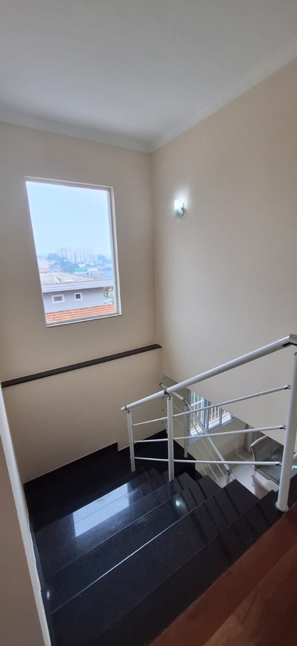 VENDE-SE CASA COM 3 SUITES!  Jardim Bela Vista, ao lado da Av. Santo Antônio
