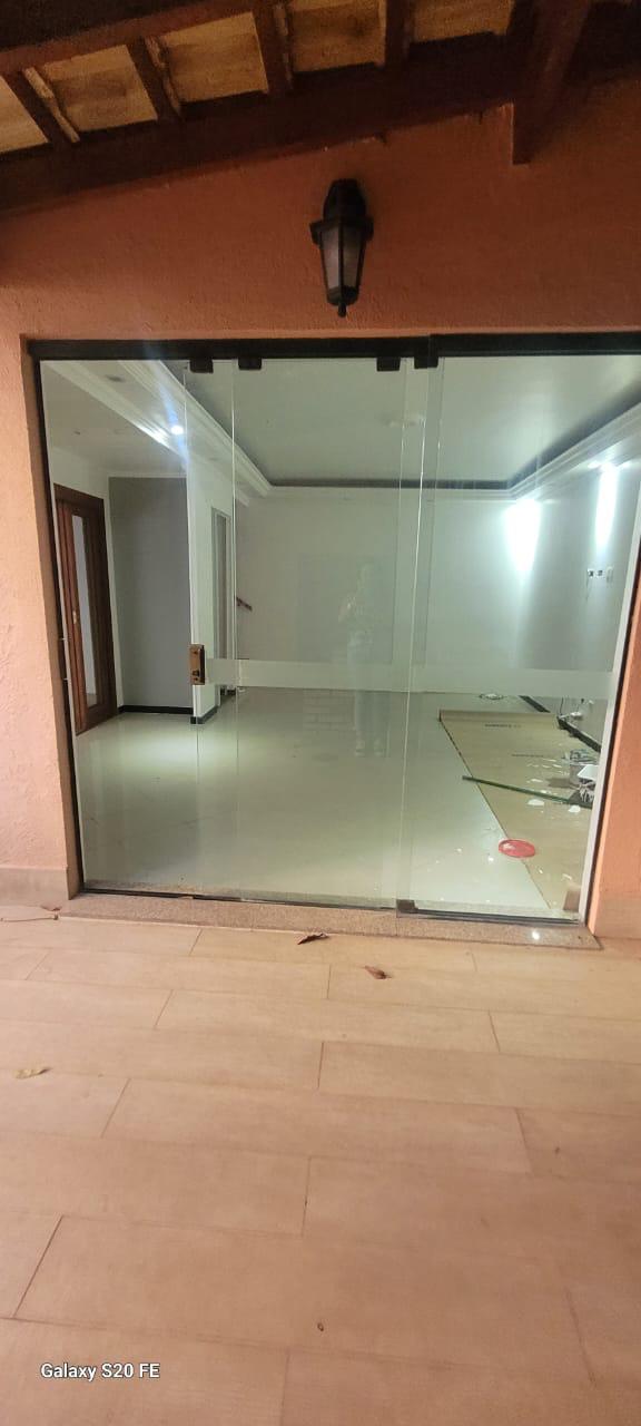 ???? *Casa Completa para Aluguel - Pacote R$ 5.000,00* ????  ???? *Casa Espetacular em Condomínio Privativo* ????  ???? *Localização Privilegiada:* Estrada da Aldeia, 752 - Próximo ao The Square e Raposo Tavares