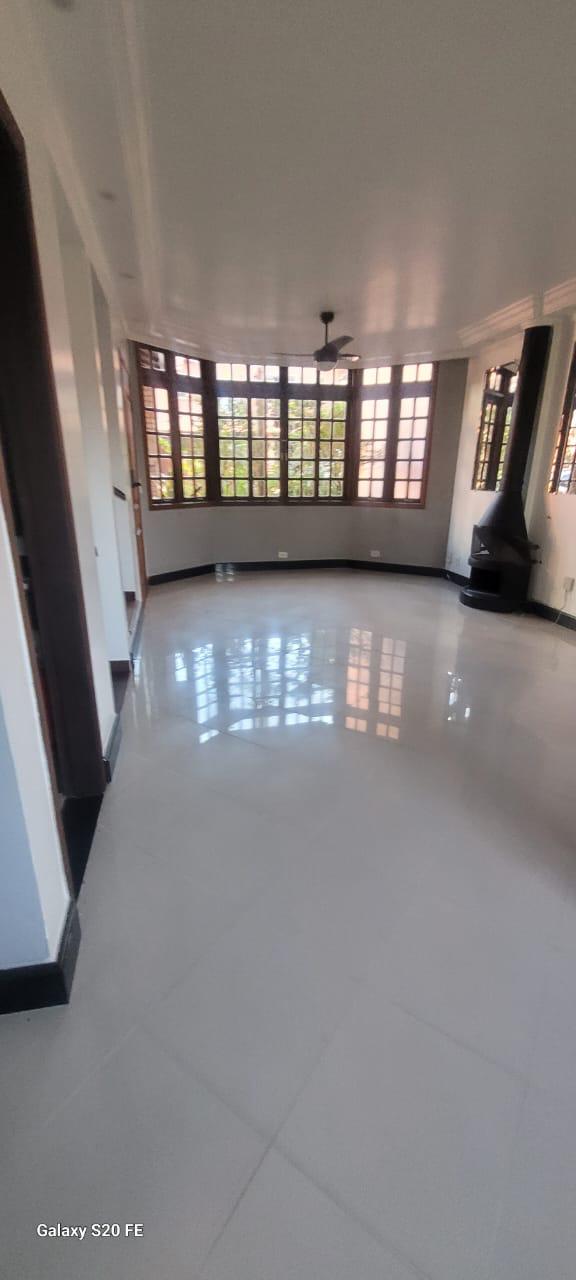 ???? *Casa Completa para Aluguel - Pacote R$ 5.000,00* ????  ???? *Casa Espetacular em Condomínio Privativo* ????  ???? *Localização Privilegiada:* Estrada da Aldeia, 752 - Próximo ao The Square e Raposo Tavares