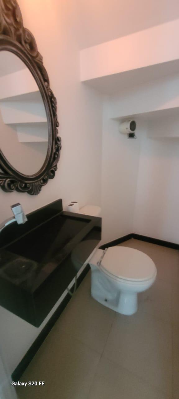 ???? *Casa Completa para Aluguel - Pacote R$ 5.000,00* ????  ???? *Casa Espetacular em Condomínio Privativo* ????  ???? *Localização Privilegiada:* Estrada da Aldeia, 752 - Próximo ao The Square e Raposo Tavares
