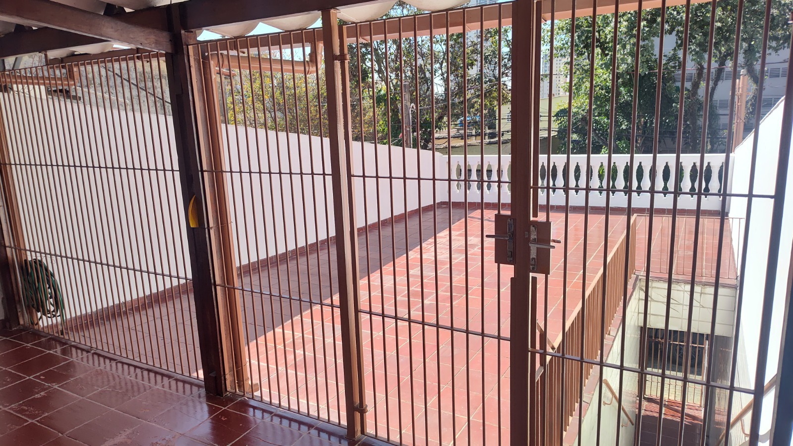 ALUGA-SE CASA 2 DORMITÓRIOS E 1 SUITE  NO VILA OSASCO  - OSASCO