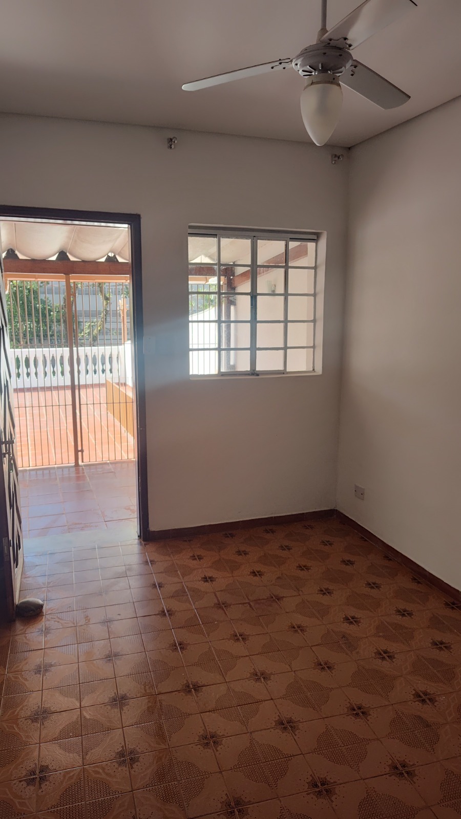 ALUGA-SE CASA 2 DORMITÓRIOS E 1 SUITE  NO VILA OSASCO  - OSASCO