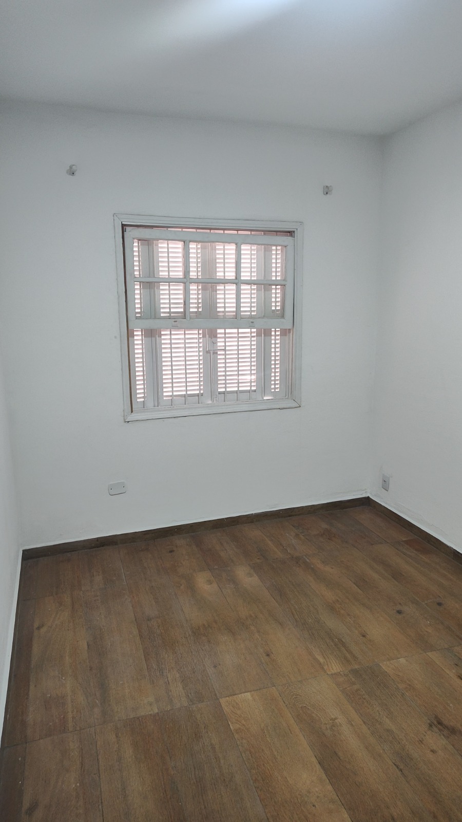 ALUGA-SE CASA 2 DORMITÓRIOS E 1 SUITE  NO VILA OSASCO  - OSASCO