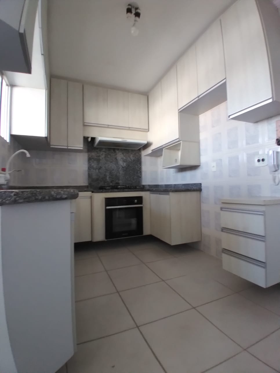  APARTAMENTO PARA LOCAÇÃO – AVENIDA FLORA 