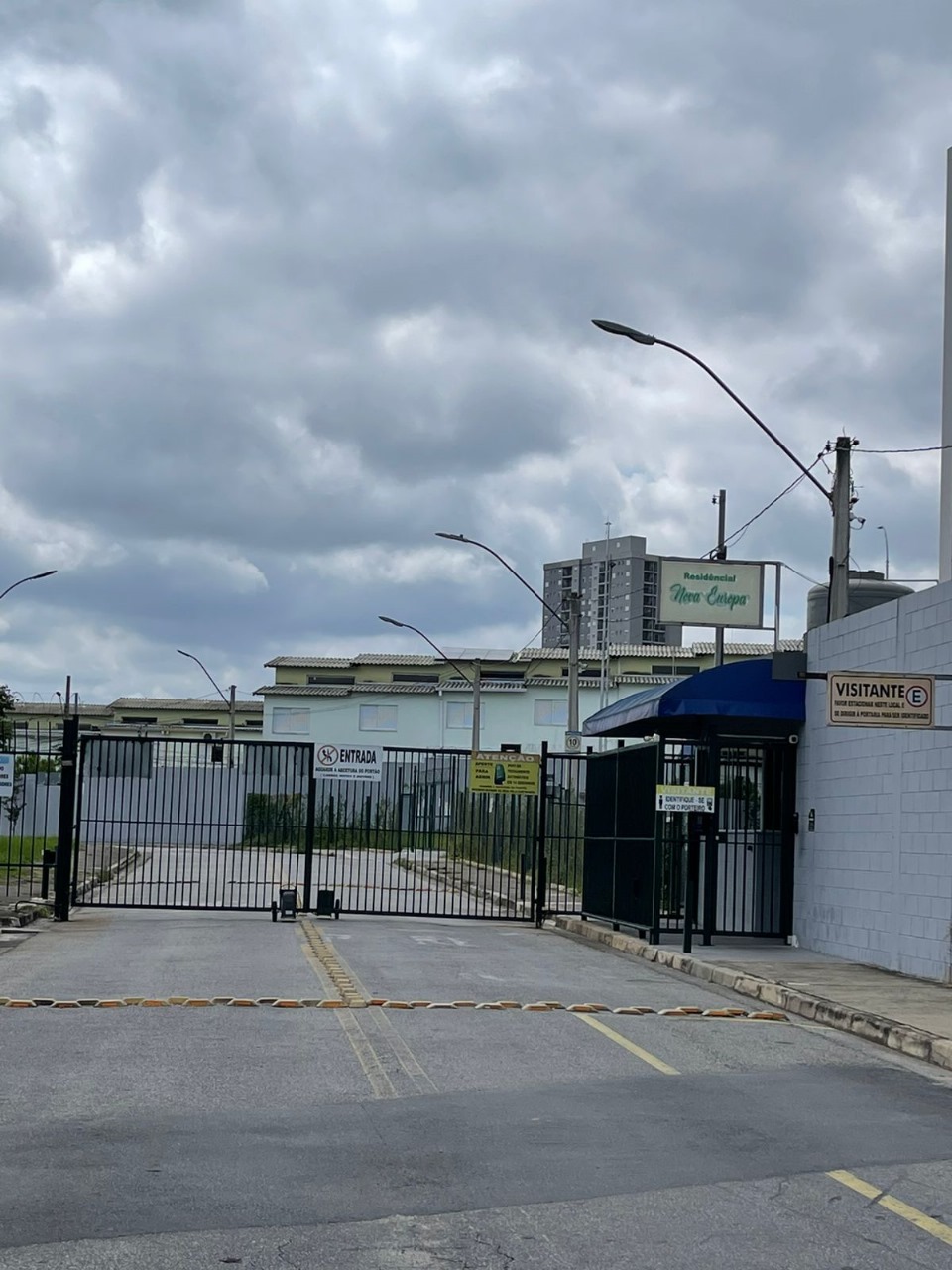 ALUGA-SE LINDA CASA CONDOMÍNIO FECHADO COM 3 DORMITÓRIOS NO JD SÃO PEDRO - OSASCO-SP 