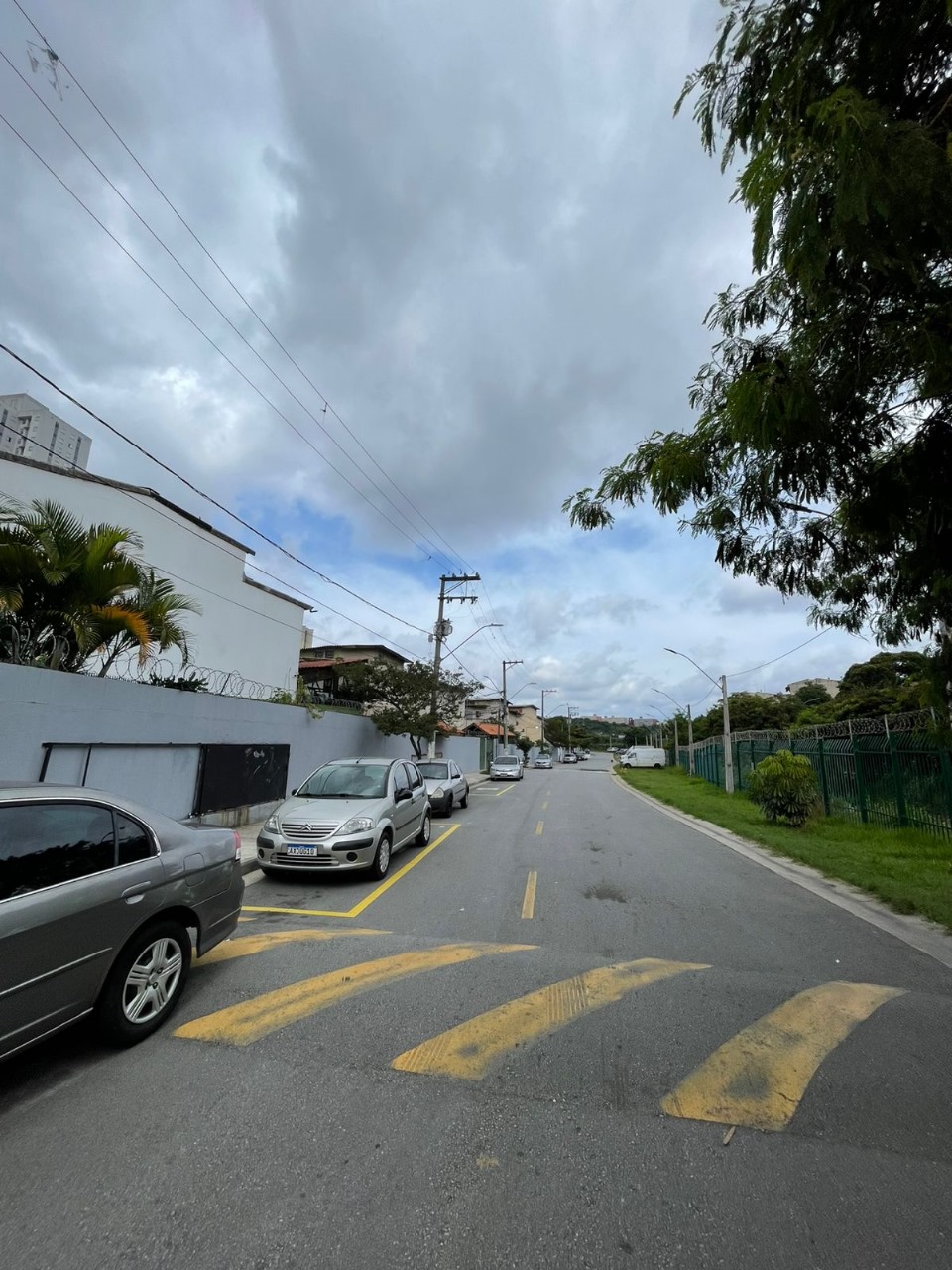 ALUGA-SE LINDA CASA CONDOMÍNIO FECHADO COM 3 DORMITÓRIOS NO JD SÃO PEDRO - OSASCO-SP 