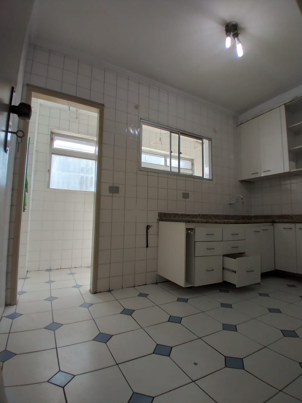 ? APARTAMENTO PARA LOCAÇÃO – AVENIDA FLORA ?