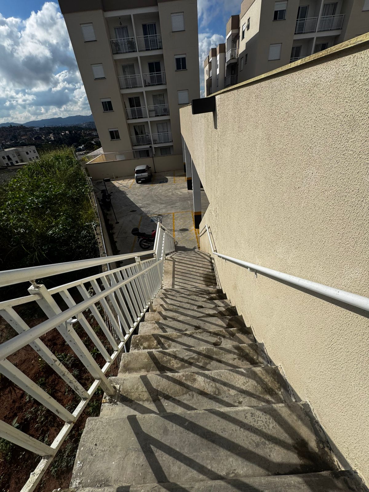 ? ALUGA-SE – APARTAMENTO NOVO COM 2 DORMITÓRIOS E VARANDA GARDEN 