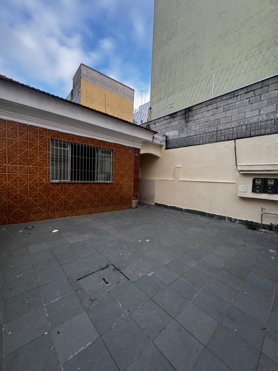 ? ALUGA-SE  EXCELENTE CASA TÉRREA COM 3 DORMITÓRIOS SENDO 1 SUITE NO BAIRRO PESTANA - OSASCO 