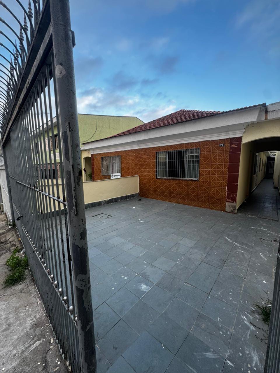 ? ALUGA-SE  EXCELENTE CASA TÉRREA COM 3 DORMITÓRIOS SENDO 1 SUITE NO BAIRRO PESTANA - OSASCO 