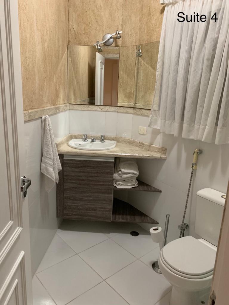 VENDO LINDA CASA COM 4 SUÍTES NO PARQUE DOS PRÍNCIPES SÃO PAULO.