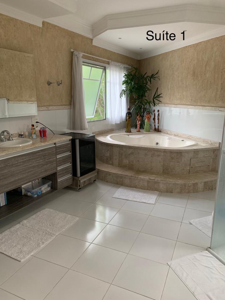 VENDO LINDA CASA COM 4 SUÍTES NO PARQUE DOS PRÍNCIPES SÃO PAULO.