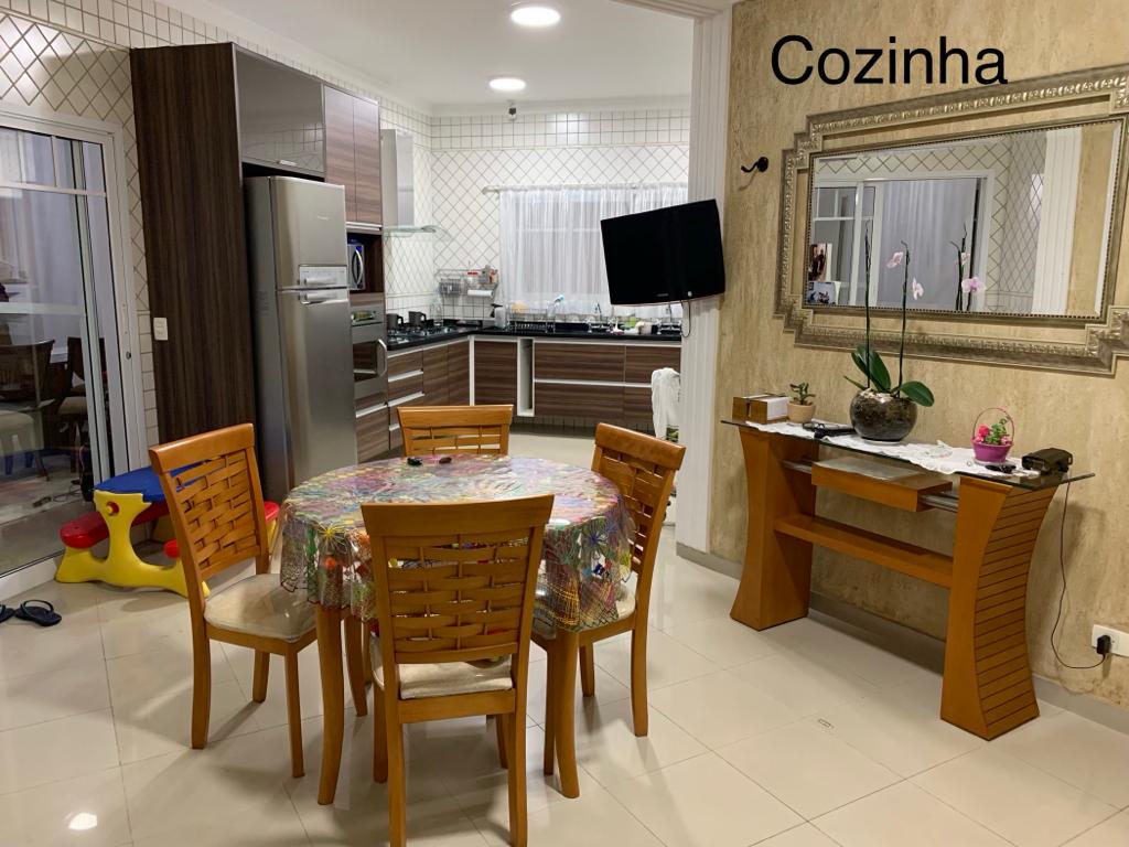 VENDO LINDA CASA COM 4 SUÍTES NO PARQUE DOS PRÍNCIPES SÃO PAULO.