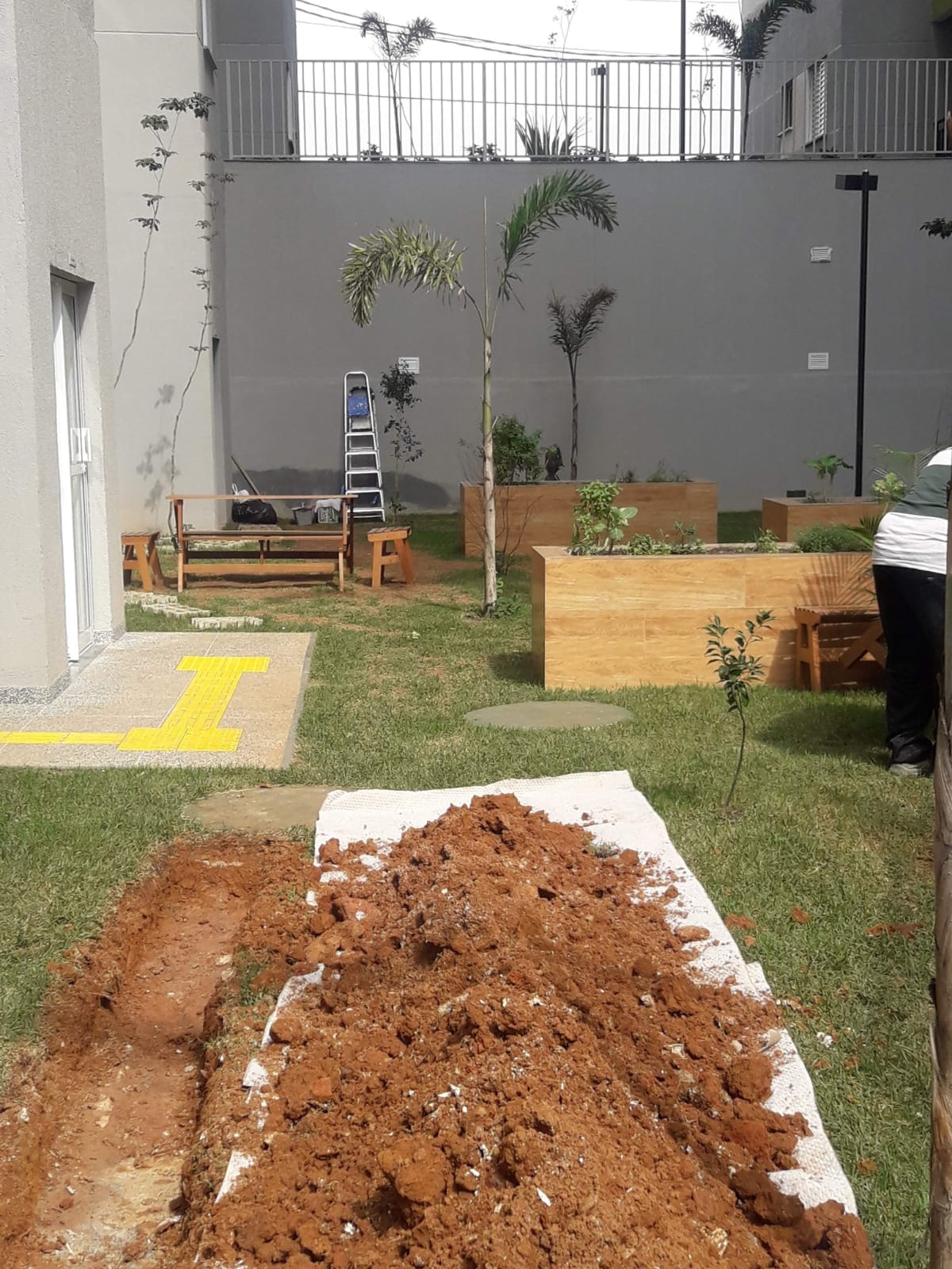 ALUGA-SE LINDO APT 2 DORMITÓRIOS NO JD SÃO PEDRO