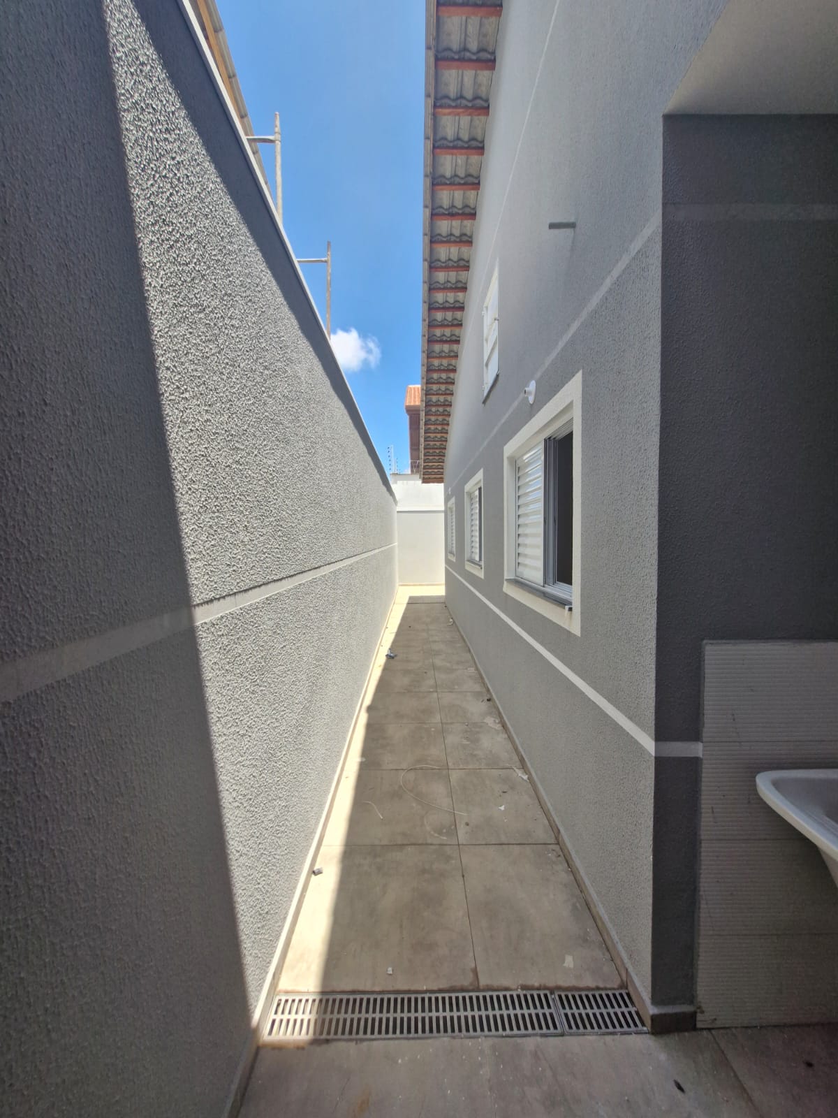 Casa nova com 3 dormitórios (1 suíte) - Jardim das Flores em Suzano/SP