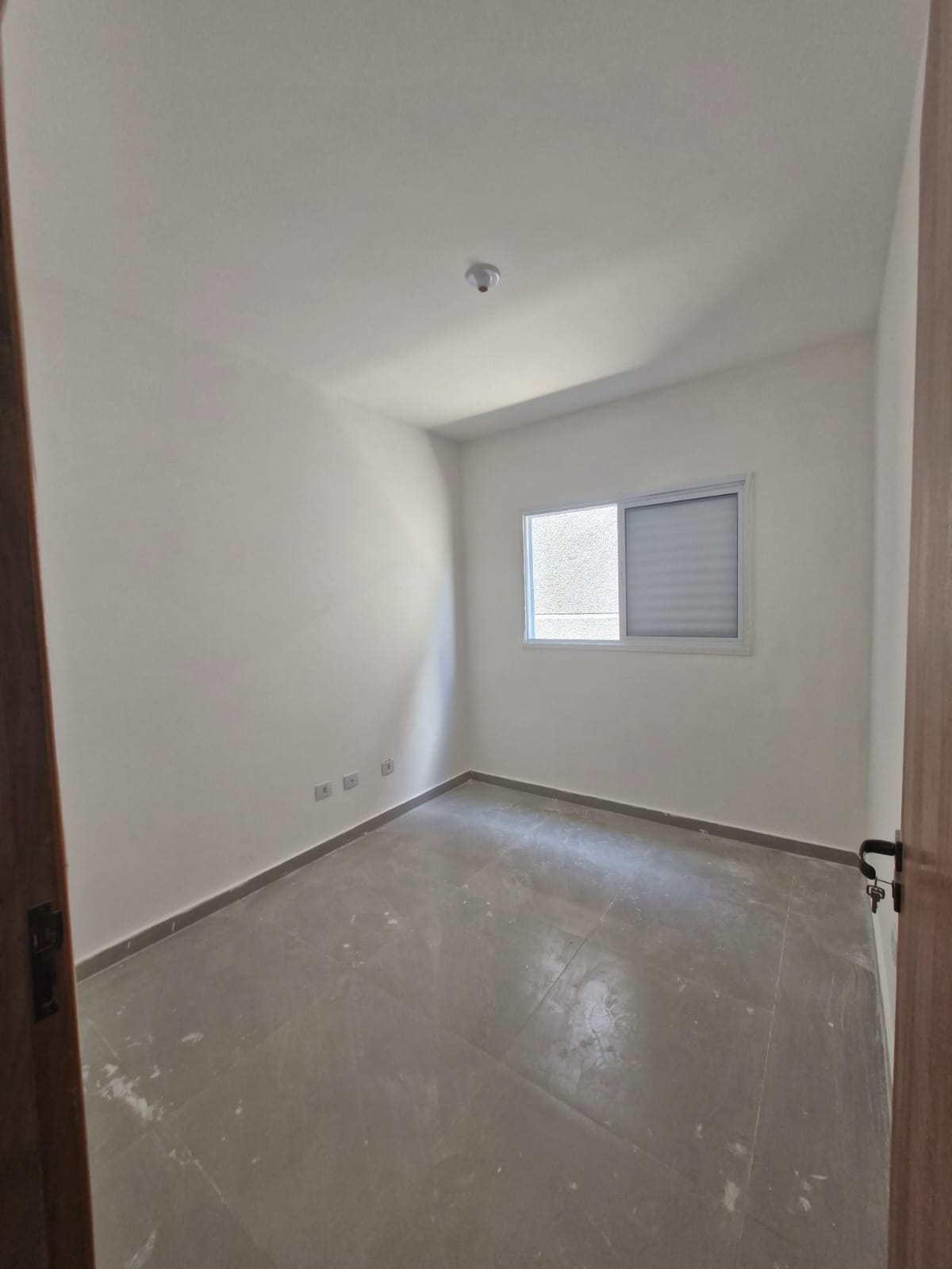 Casa nova com 3 dormitórios (1 suíte) - Jardim das Flores em Suzano/SP