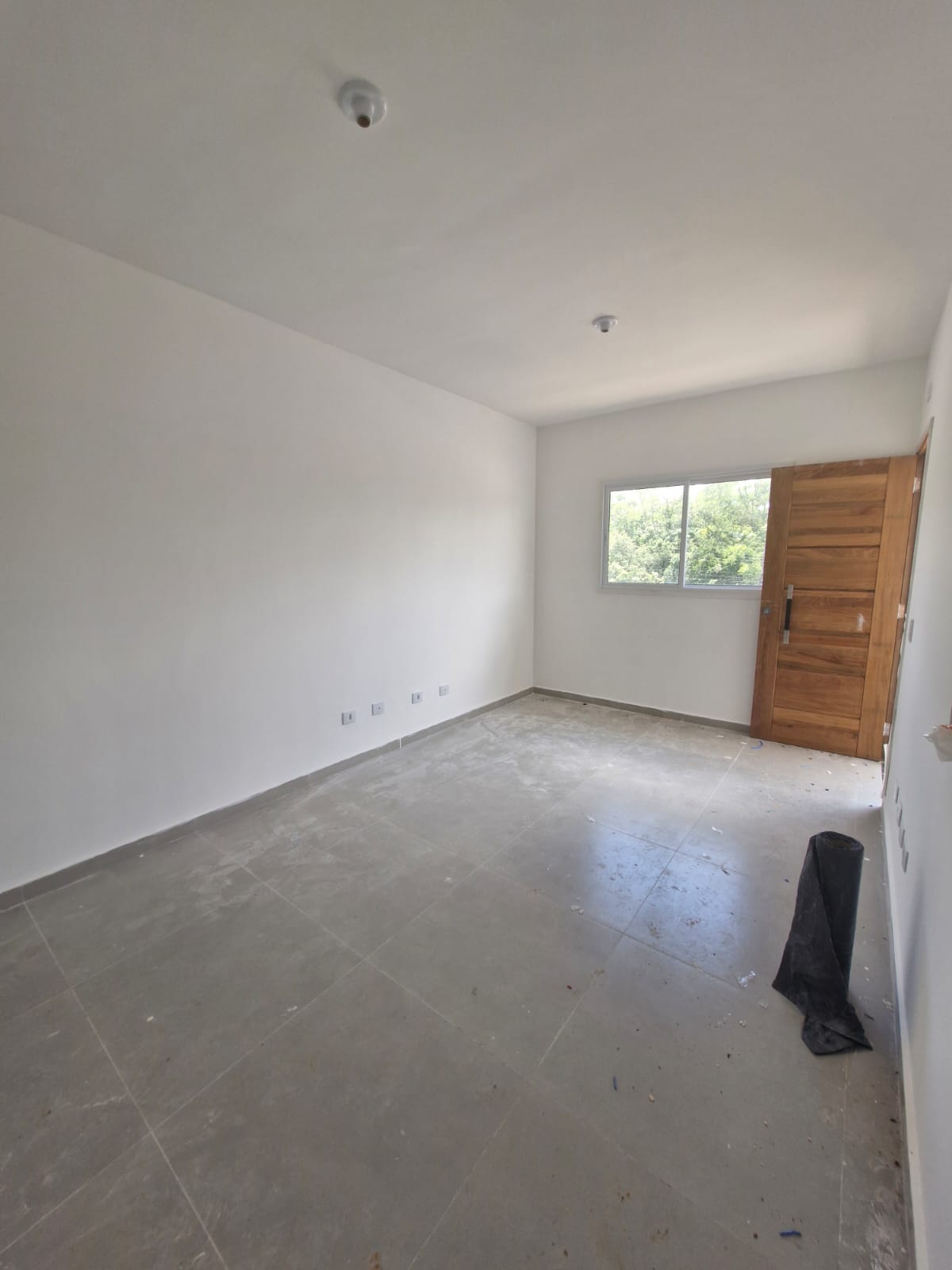 Casa nova com 3 dormitórios (1 suíte) - Jardim das Flores em Suzano/SP
