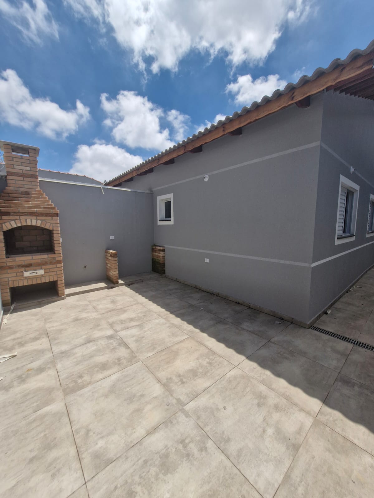 Casa nova com 3 dormitórios (1 suíte) - Jardim das Flores em Suzano/SP
