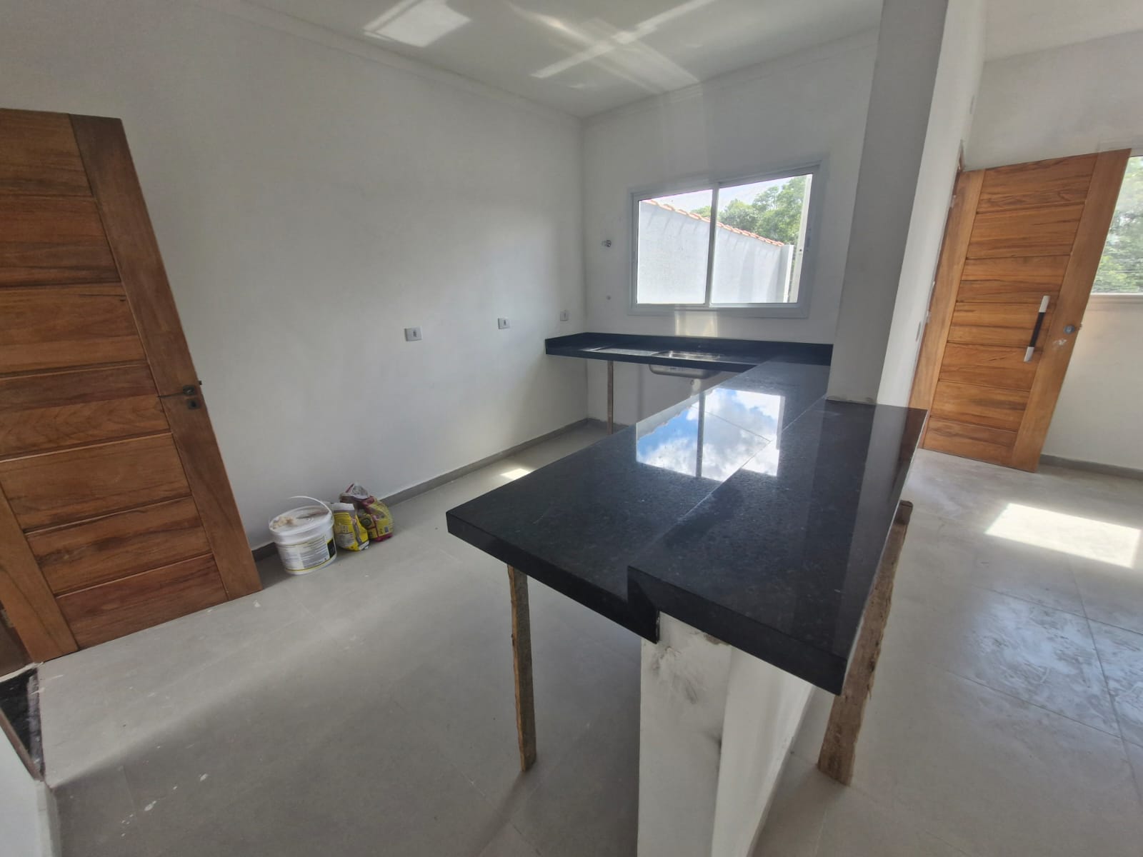 Casa nova com 3 dormitórios (1 suíte) - Jardim das Flores em Suzano/SP