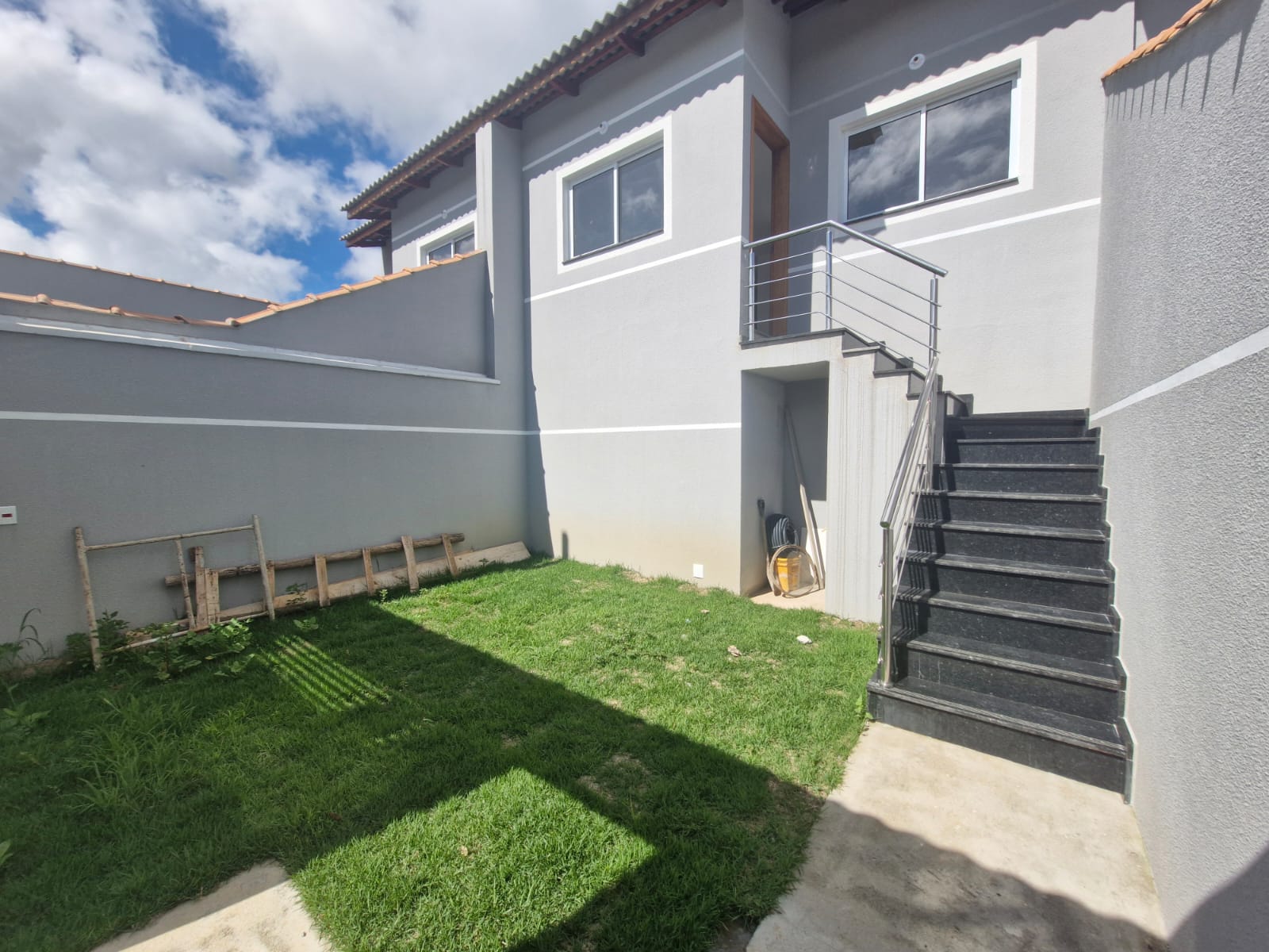 Casa nova com 3 dormitórios (1 suíte) - Jardim das Flores em Suzano/SP