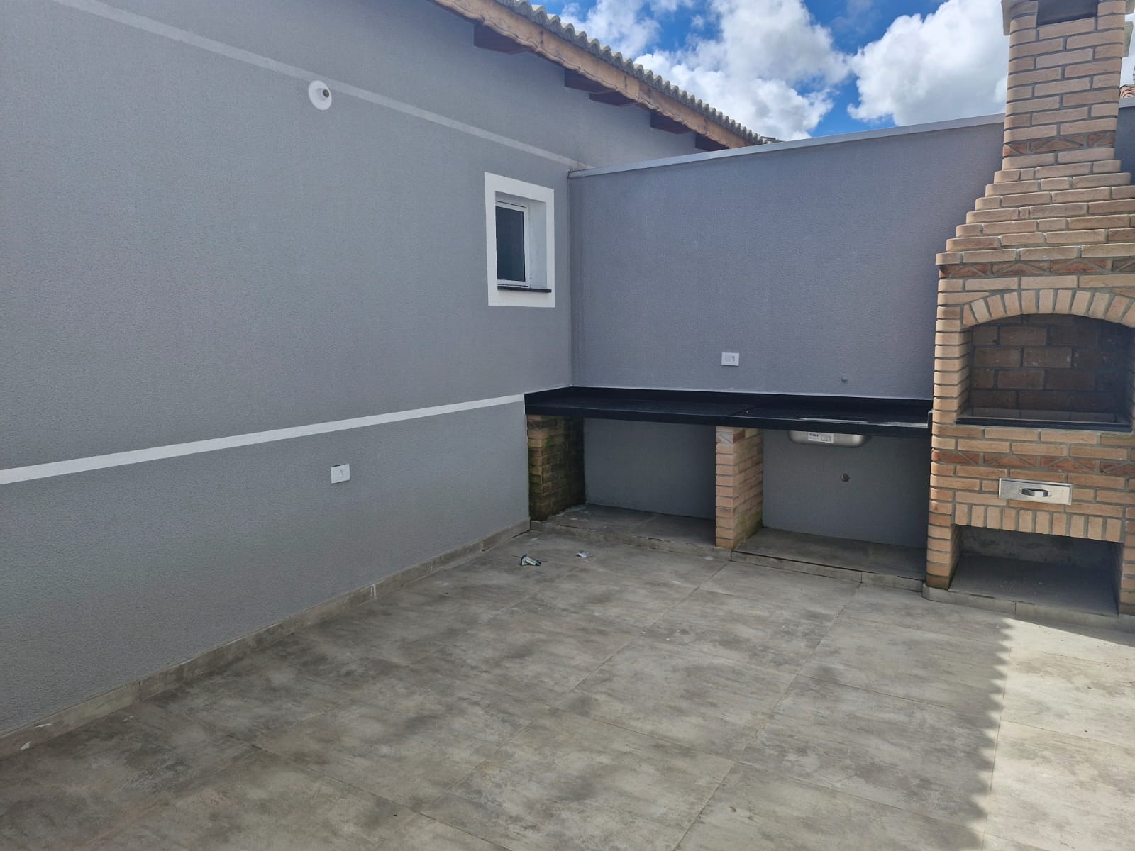 Casa nova com 3 dormitórios (1 suíte) - Jardim das Flores em Suzano/SP
