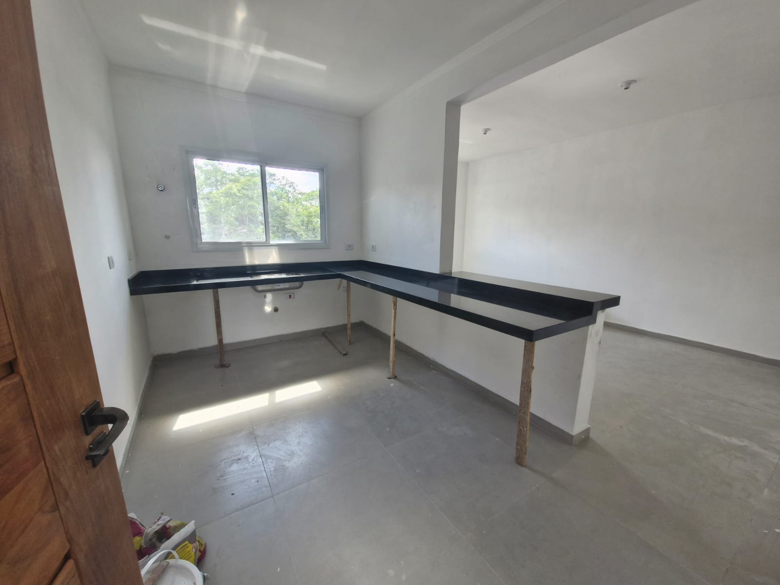 Casa nova com 3 dormitórios (1 suíte) - Jardim das Flores em Suzano/SP