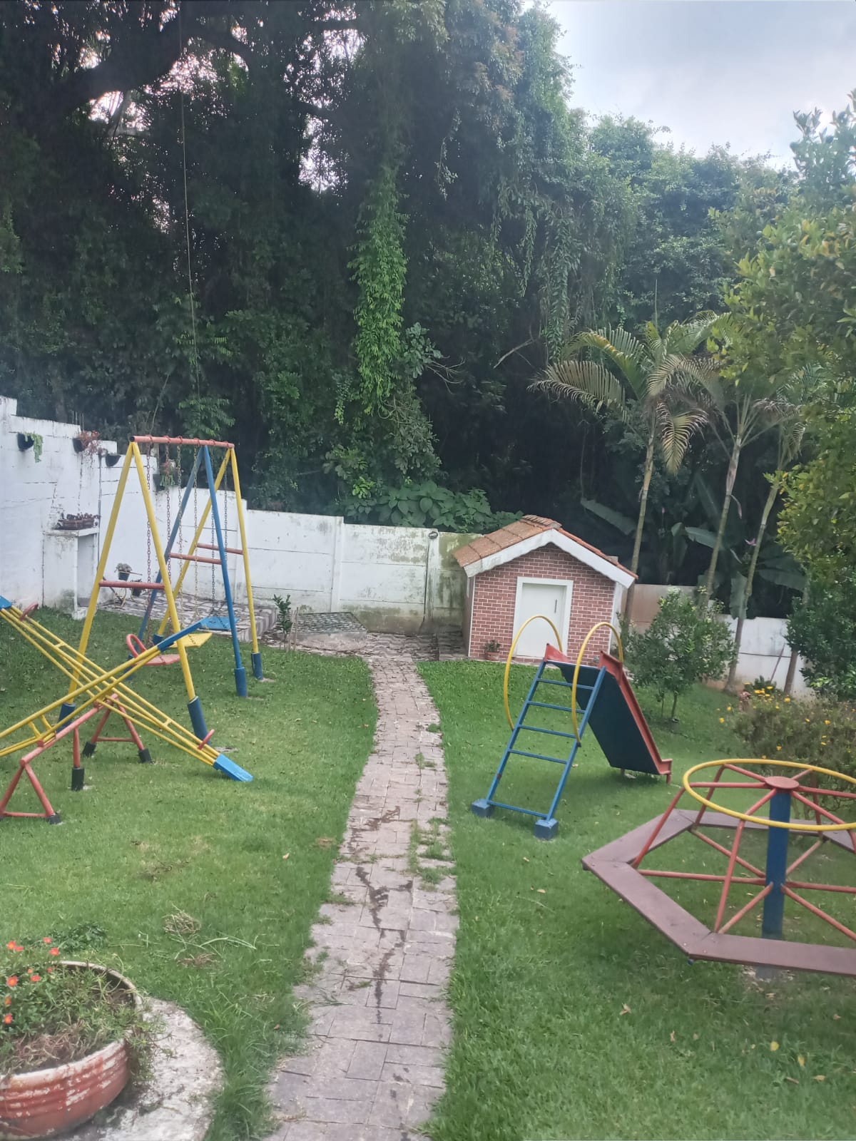 Linda chácara com 4 dormitórios - Chácaras Casemiro em Suzano/SP 
