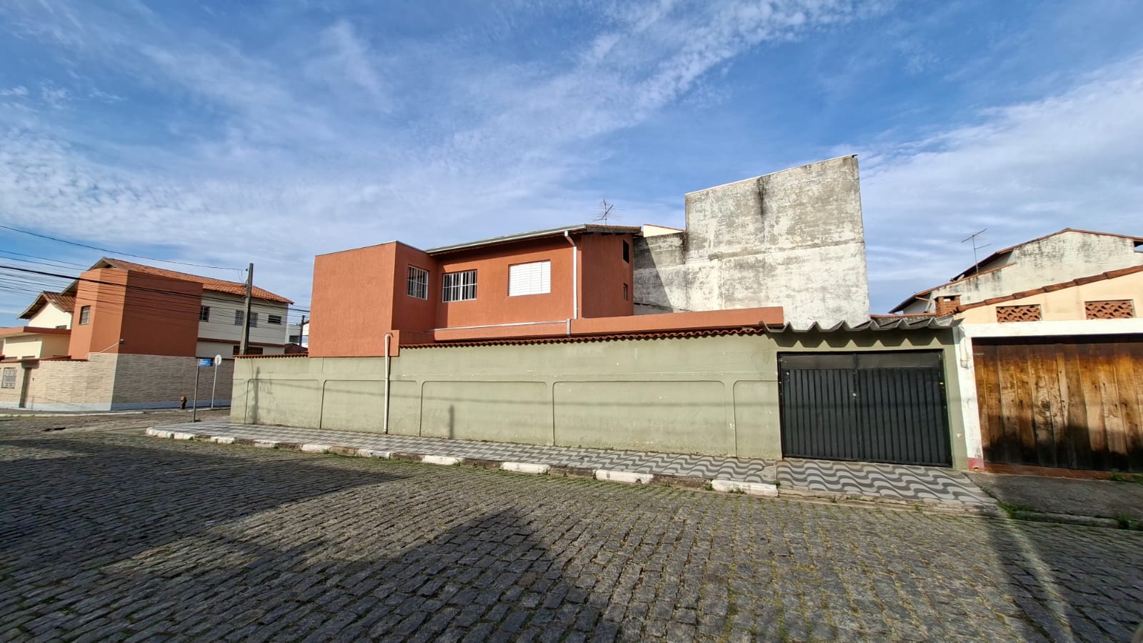 02 Moradias integradas em um só imóvel - Próximo ao Shopping Suzano