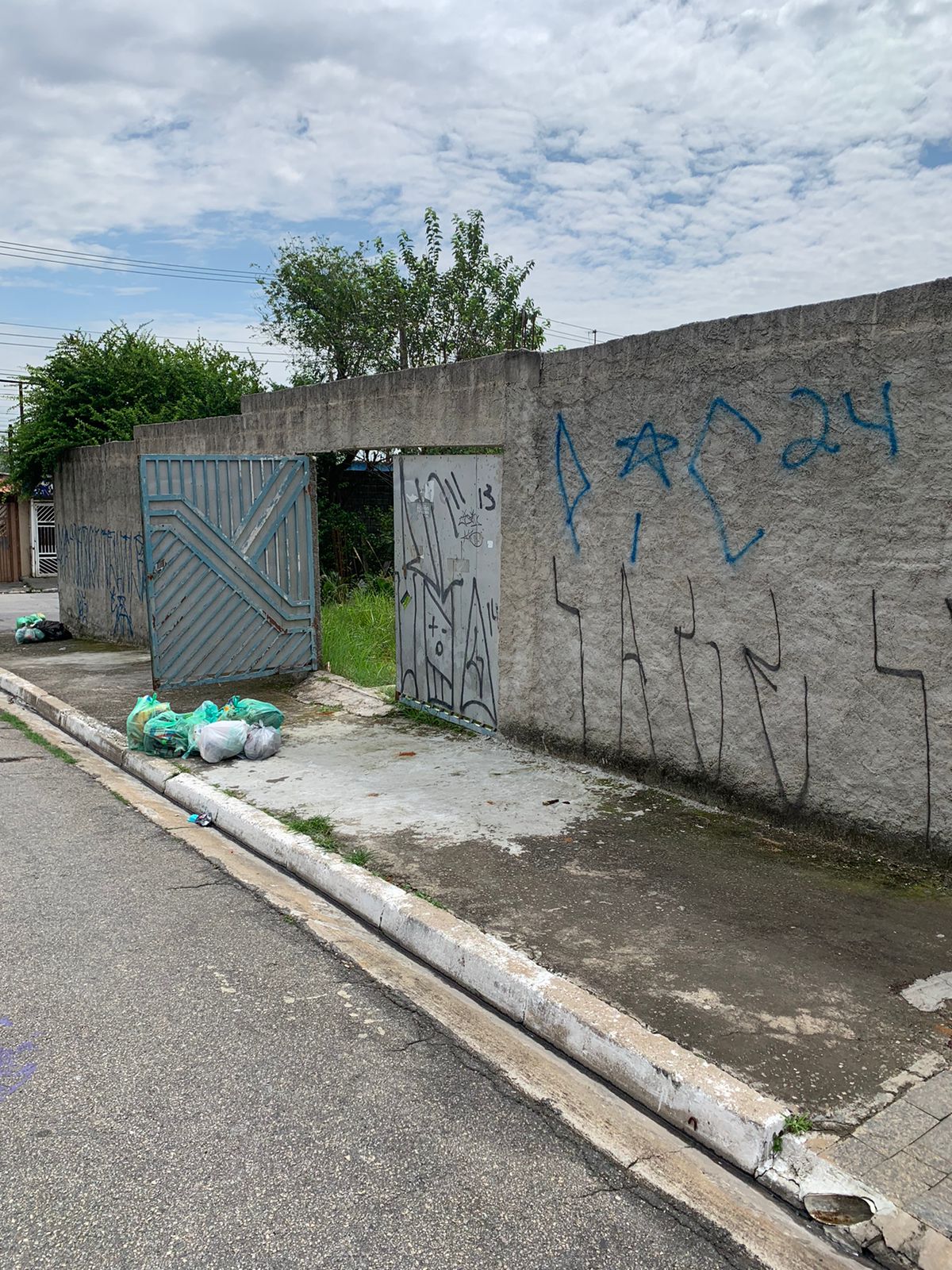 EXCELENTE TERRENO DE ESQUINA