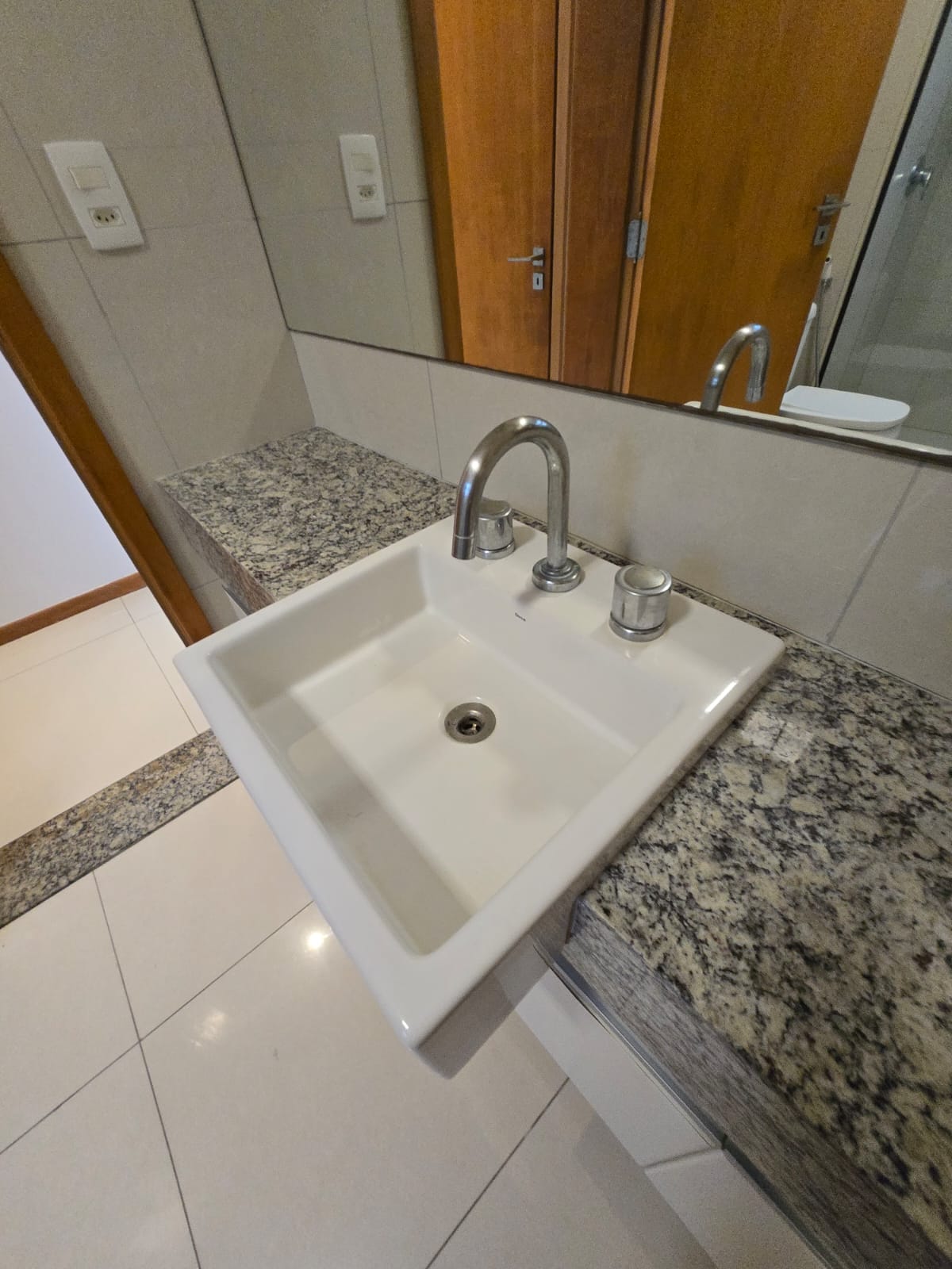 Casa 550 m² - Mobiliada - Piscina privativa - À Venda ou Locação - Paiva