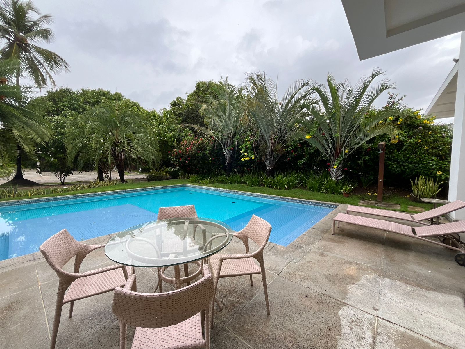 Casa em Condomínio - 550 m² - À Venda ou Locação no Paiva