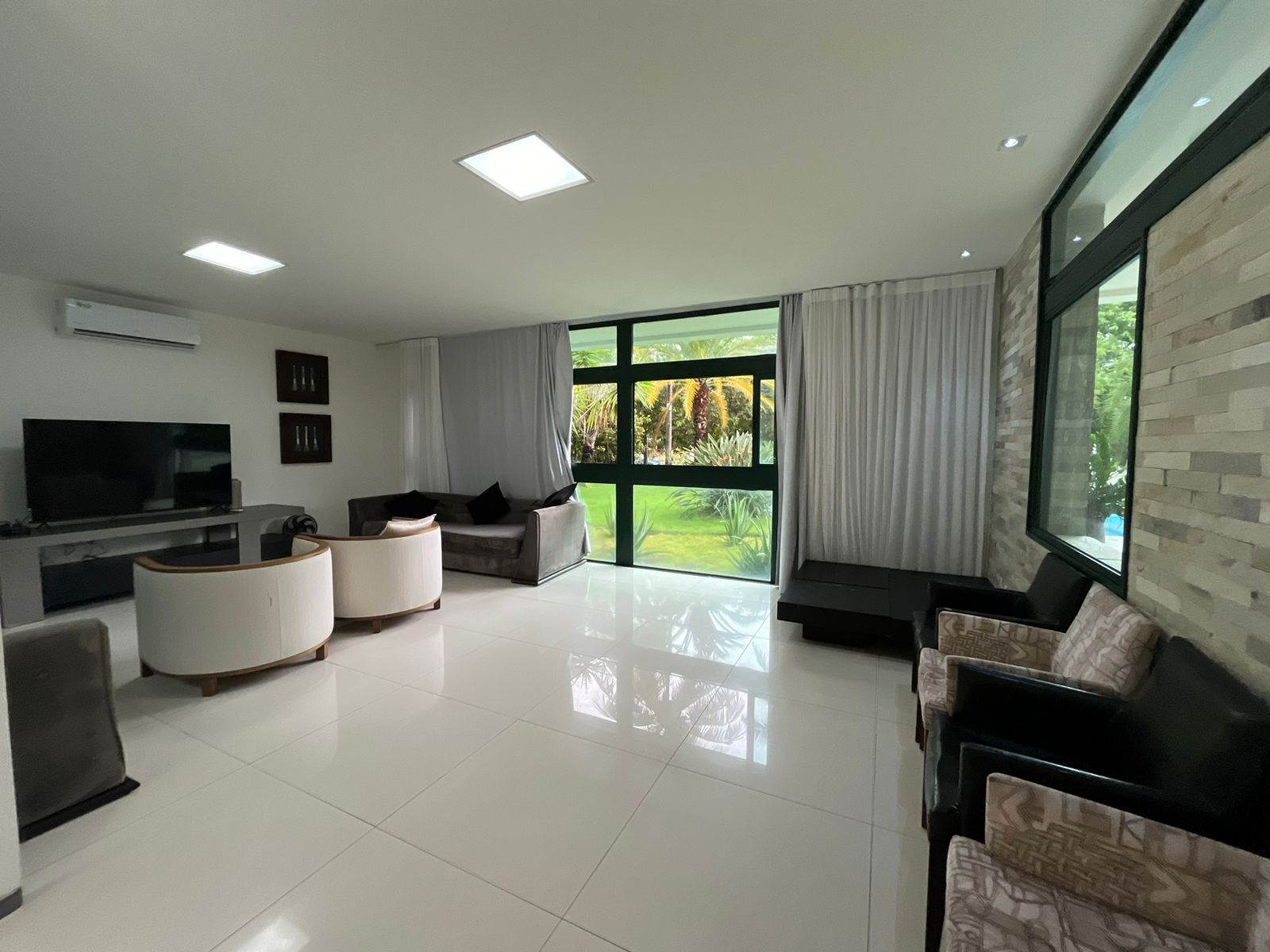 Casa em Condomínio - 550 m² - À Venda ou Locação no Paiva