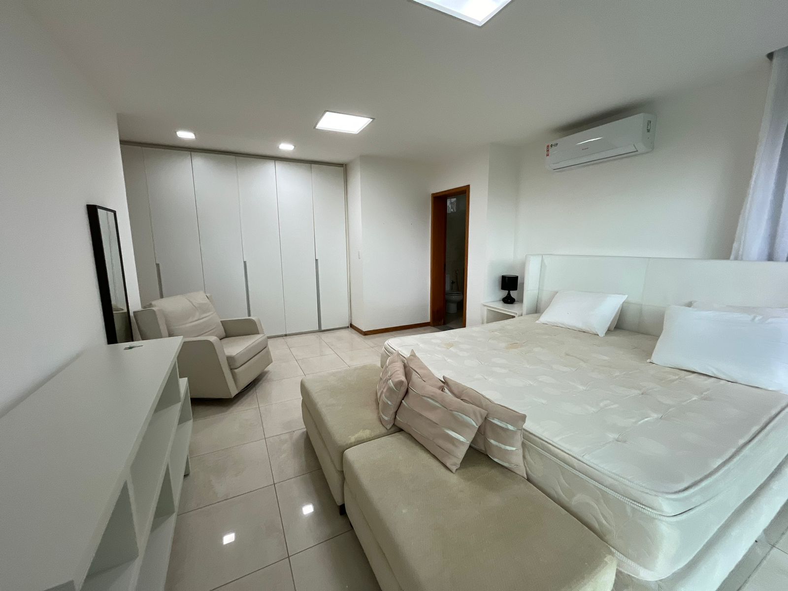 Casa em Condomínio - 550 m² - À Venda ou Locação no Paiva