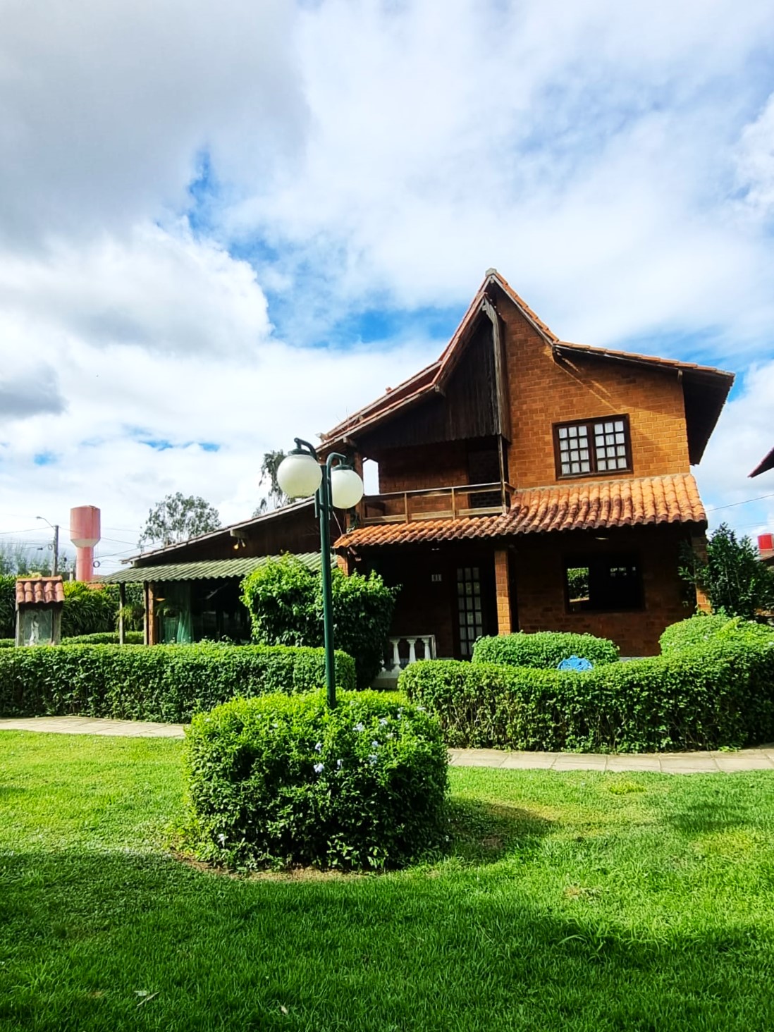 Casa  à Venda em Condomínio em Gravatá/PE - 200 m² - 5 Quartos