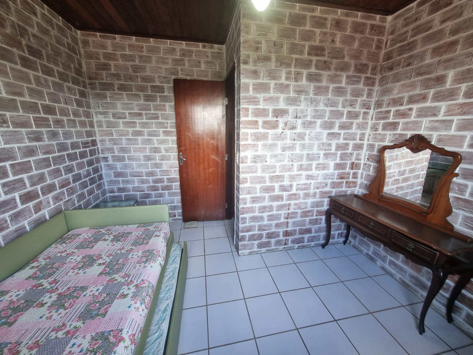Casa  à Venda em Condomínio em Gravatá/PE - 200 m² - 5 Quartos