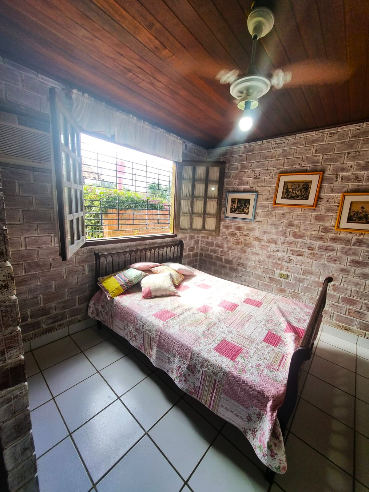 Casa  à Venda em Condomínio em Gravatá/PE - 200 m² - 5 Quartos